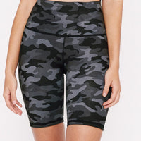 Kurt Reversible Short Black Scarlet