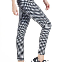 BLACK AND WHITE HYPER DOTS