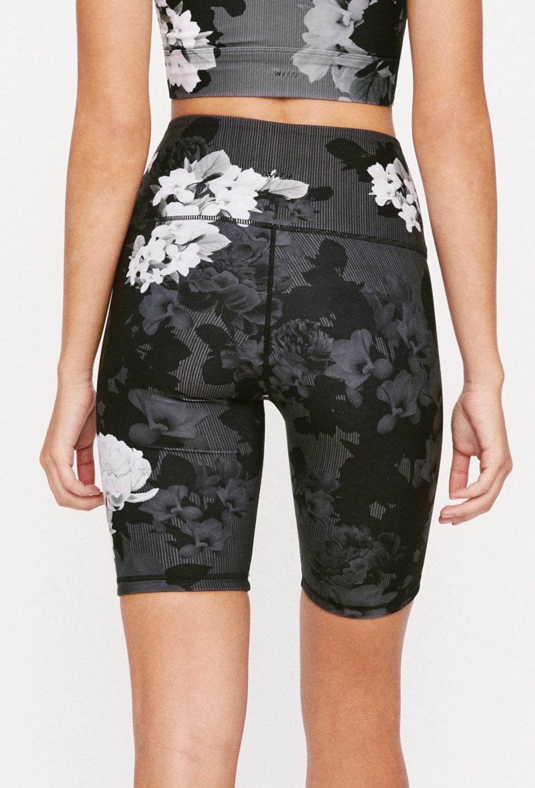 Kurt Reversible Short Black Scarlet