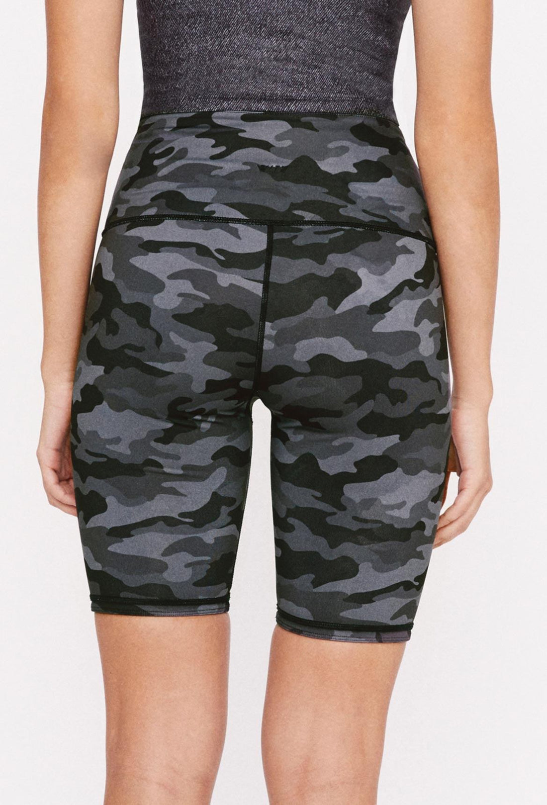 Kurt Reversible Short Black Scarlet