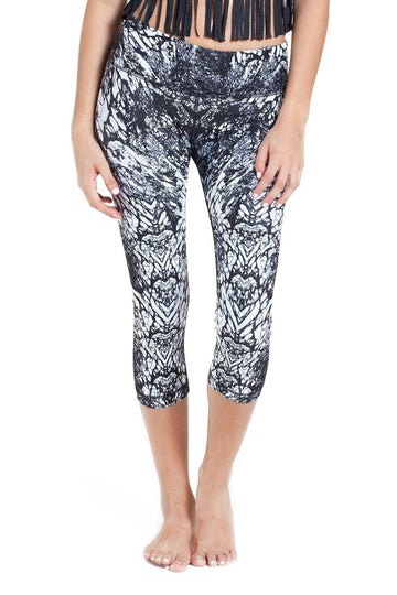 BLACK AND WHITE VENOM