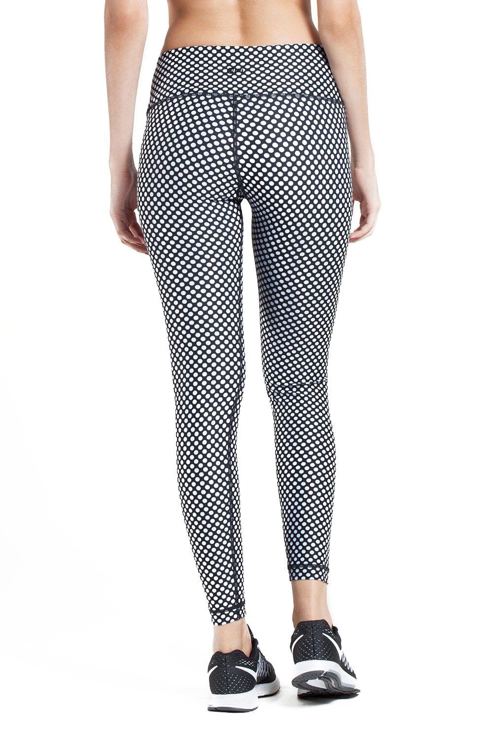 BLACK AND WHITE HYPER DOTS