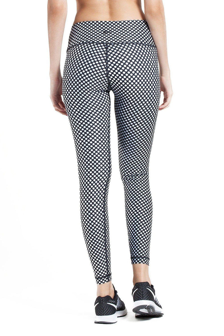 BLACK AND WHITE HYPER DOTS