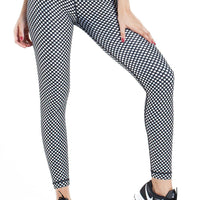 BLACK AND WHITE HYPER DOTS